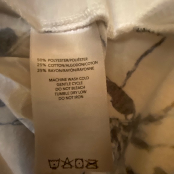 LulaRoe Cozy Kate 3/4 Sleeve Shark-bite T - Picture 5 of 5